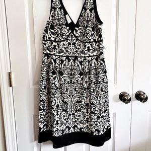 Donna Morgan Sleeveless Black and cream dress
